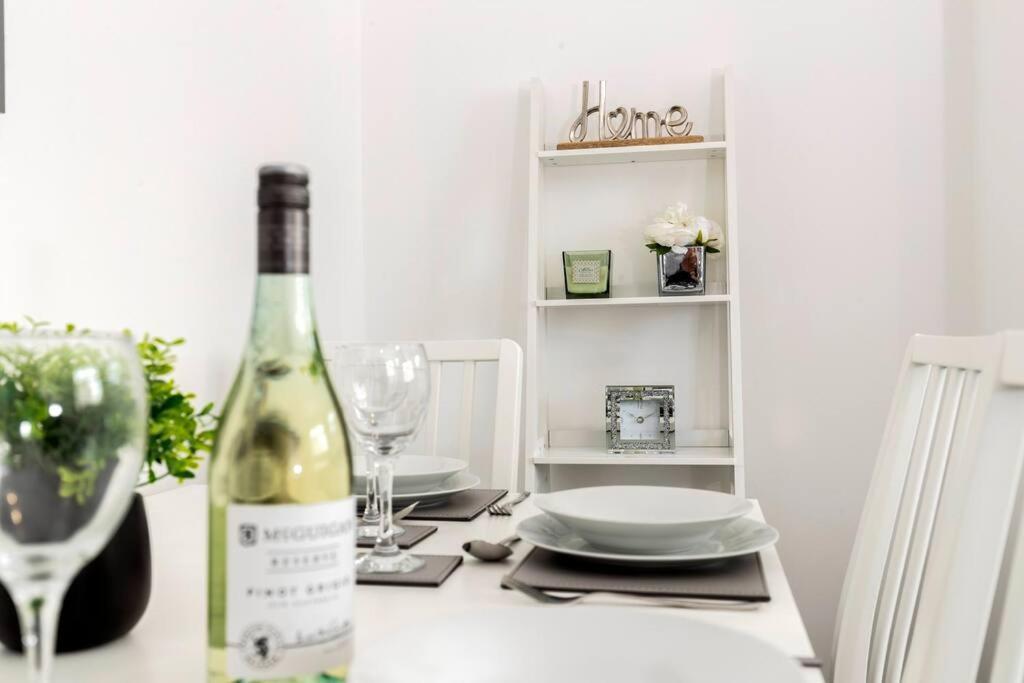 דרלינגטון Modern Centrally Located 3 Bed Property With Tvs In Each Bedroom Super Fast Wifi And Crisp White Hotel Linen Hosted By Our Home Short Stays מראה חיצוני תמונה